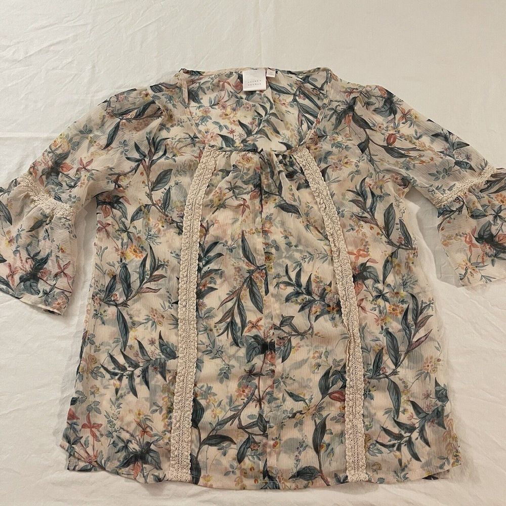 LC‎ Lauren Conrad Tea Room Dreams Floral Bell Sleeve Top Size Medium Women's